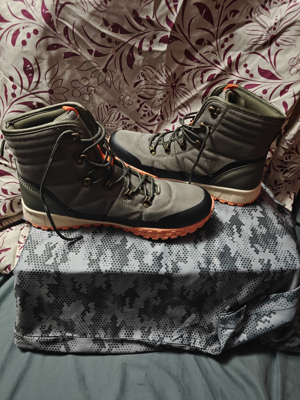 St. John's Bay Mens Hiking Boots 11m